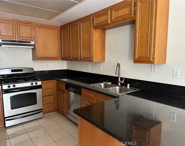 14748 Moon Crest - Photo Thumbnail 4