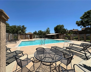 14748 Moon Crest - Photo Thumbnail 33