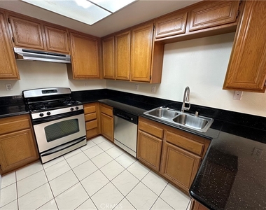 14748 Moon Crest - Photo Thumbnail 8