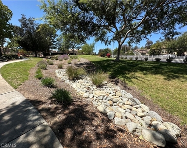 14748 Moon Crest - Photo Thumbnail 35