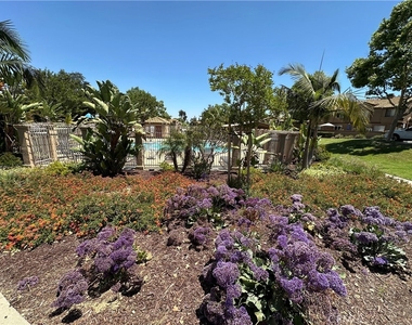 14748 Moon Crest - Photo Thumbnail 32