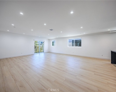 1021 S. Citrus Avenue - Photo Thumbnail 10