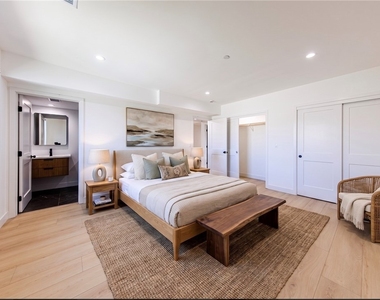 1021 S. Citrus Avenue - Photo Thumbnail 4