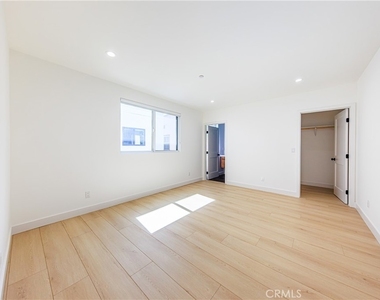 1021 S. Citrus Avenue - Photo Thumbnail 27