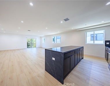 1021 S. Citrus Avenue - Photo Thumbnail 16