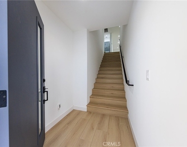 1021 S. Citrus Avenue - Photo Thumbnail 8