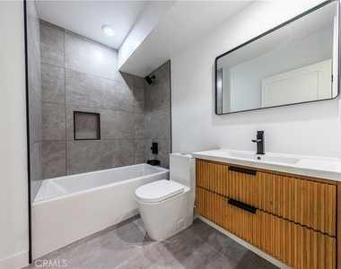1021 S. Citrus Avenue - Photo Thumbnail 32