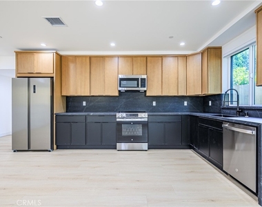 1021 S. Citrus Avenue - Photo Thumbnail 19