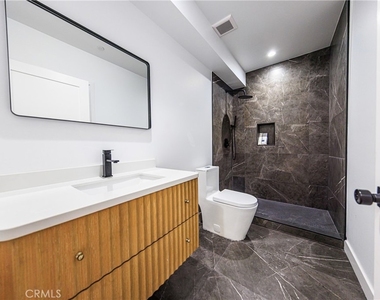 1021 S. Citrus Avenue - Photo Thumbnail 24