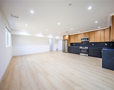 1021 S. Citrus Avenue - Photo Thumbnail 18