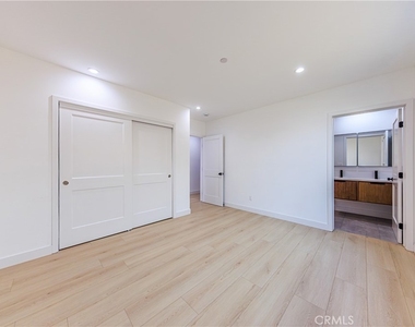 1021 S. Citrus Avenue - Photo Thumbnail 14