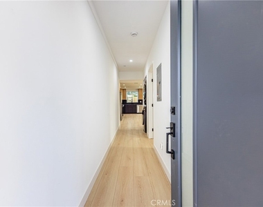 1021 S. Citrus Avenue - Photo Thumbnail 10