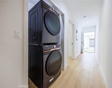 1021 S. Citrus Avenue - Photo Thumbnail 11