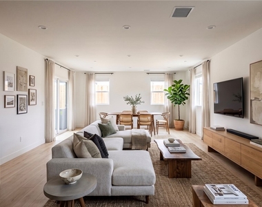 1021 S. Citrus Avenue - Photo Thumbnail 2