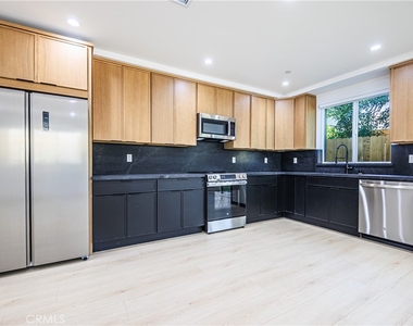 1021 S. Citrus Avenue - Photo Thumbnail 20