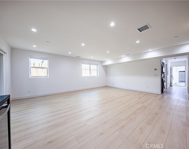 1021 S. Citrus Avenue - Photo Thumbnail 21