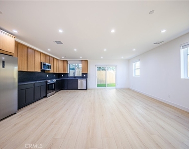 1021 S. Citrus Avenue - Photo Thumbnail 16