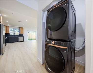 1021 S. Citrus Avenue - Photo Thumbnail 12