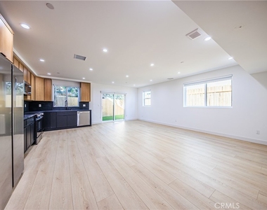 1021 S. Citrus Avenue - Photo Thumbnail 15