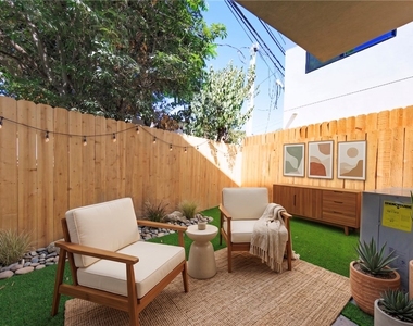 1021 S. Citrus Avenue - Photo Thumbnail 4