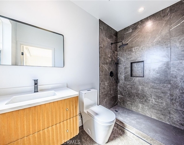 1021 S. Citrus Avenue - Photo Thumbnail 40