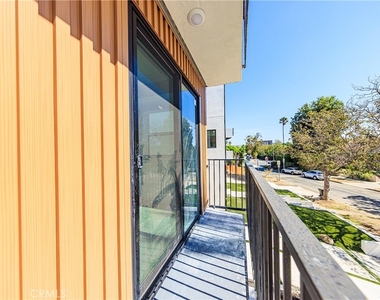 1021 S. Citrus Avenue - Photo Thumbnail 24