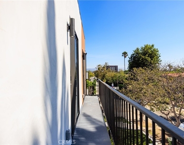 1021 S. Citrus Avenue - Photo Thumbnail 35