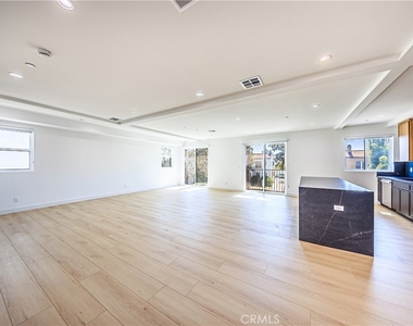 1021 S. Citrus Avenue - Photo Thumbnail 11