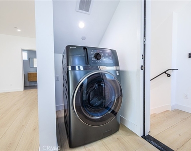 1021 S. Citrus Avenue - Photo Thumbnail 9