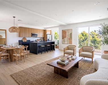1021 S. Citrus Avenue - Photo Thumbnail 7