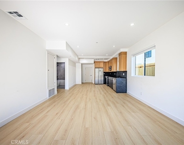 1021 S. Citrus Avenue - Photo Thumbnail 10