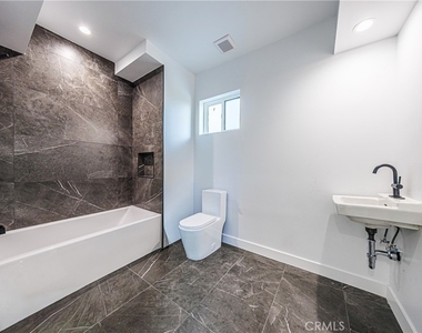 1021 S. Citrus Avenue - Photo Thumbnail 28