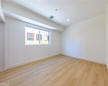 1021 S. Citrus Avenue - Photo Thumbnail 22