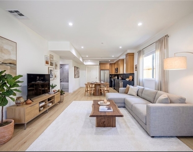 1021 S. Citrus Avenue - Photo Thumbnail 2