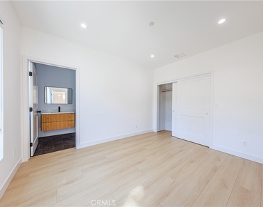 1021 S. Citrus Avenue - Photo Thumbnail 17