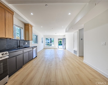 1021 S. Citrus Avenue - Photo Thumbnail 15