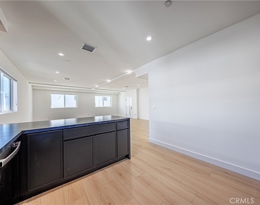 1021 S. Citrus Avenue - Photo Thumbnail 18