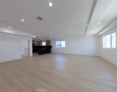 1021 S. Citrus Avenue - Photo Thumbnail 9