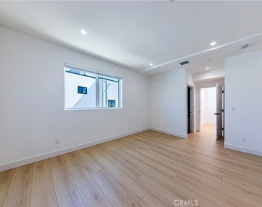 1021 S. Citrus Avenue - Photo Thumbnail 26