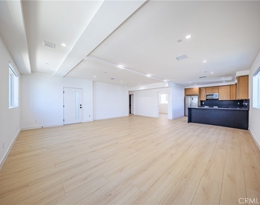 1021 S. Citrus Avenue - Photo Thumbnail 11