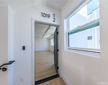 1021 S. Citrus Avenue - Photo Thumbnail 8