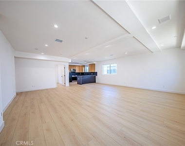 1021 S. Citrus Avenue - Photo Thumbnail 13