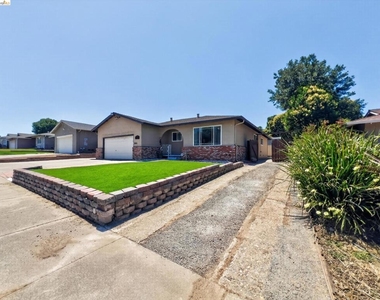2928 Rio Grande Dr - Photo Thumbnail 2