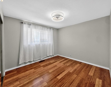 2928 Rio Grande Dr - Photo Thumbnail 23