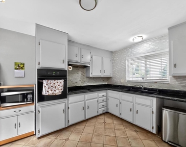 2928 Rio Grande Dr - Photo Thumbnail 9