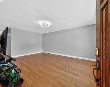 2928 Rio Grande Dr - Photo Thumbnail 3