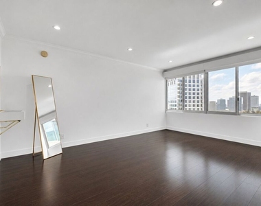 865 Comstock Avenue - Photo Thumbnail 2