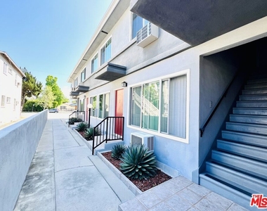 11749 Riverside Drive - Photo Thumbnail 4