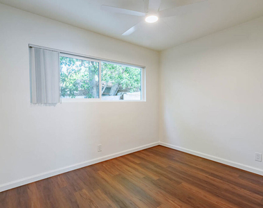 11749 Riverside Drive - Photo Thumbnail 15