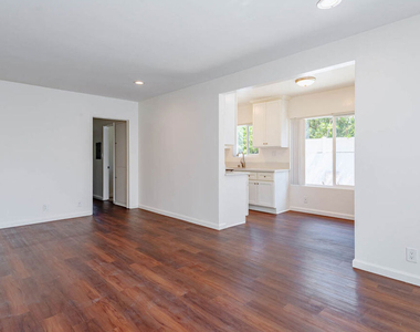 11749 Riverside Drive - Photo Thumbnail 9
